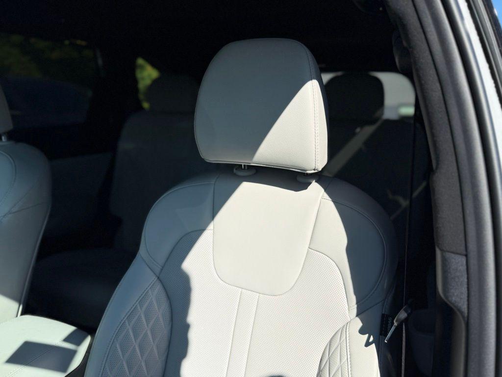 used 2025 Kia Sorento Plug-In Hybrid car, priced at $43,987