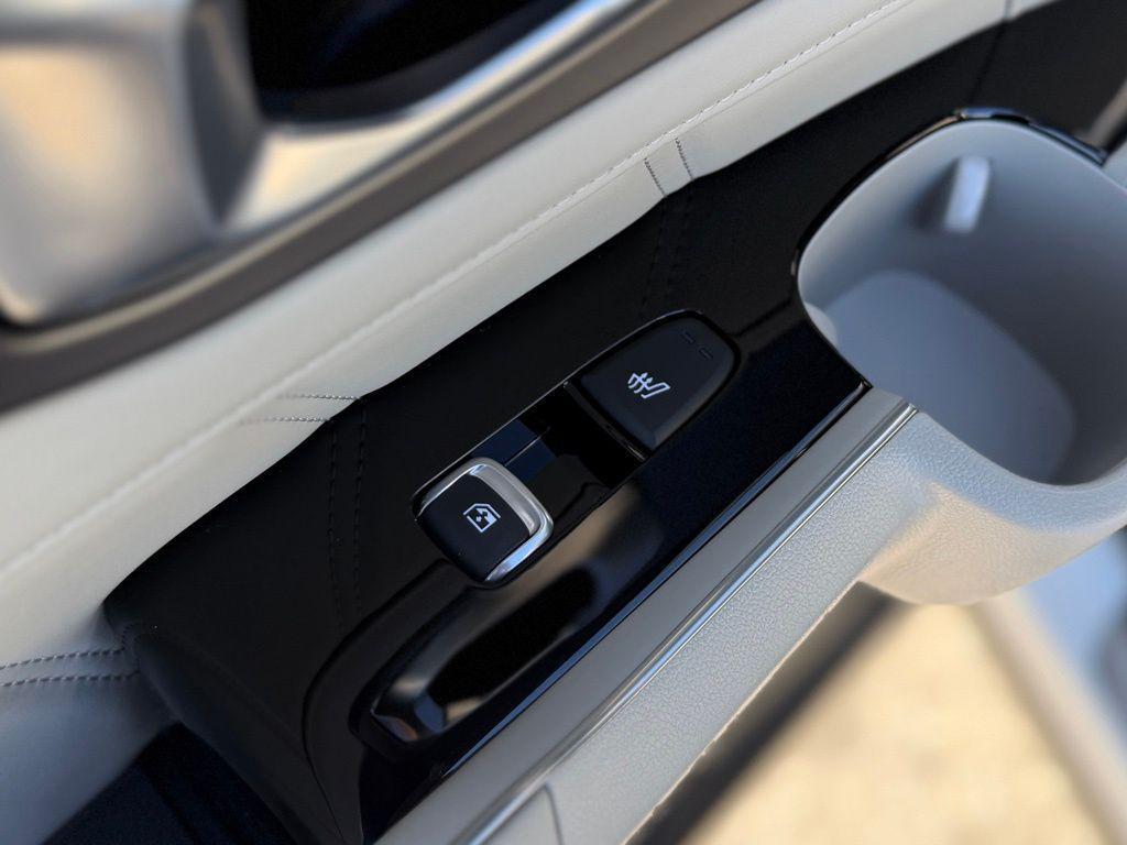 used 2025 Kia Sorento Plug-In Hybrid car, priced at $43,987