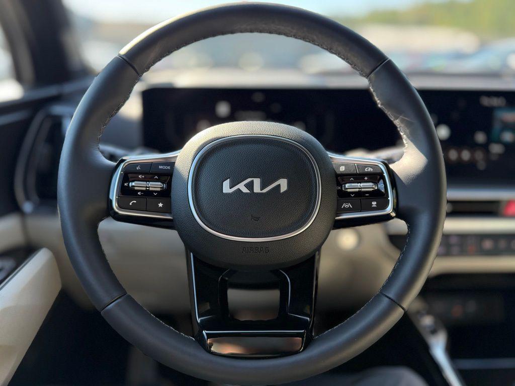 used 2025 Kia Sorento Plug-In Hybrid car, priced at $43,987