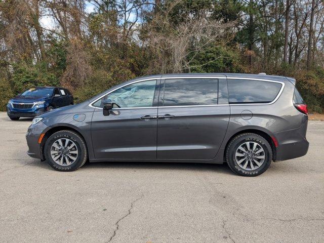 used 2022 Chrysler Pacifica Hybrid car, priced at $19,984