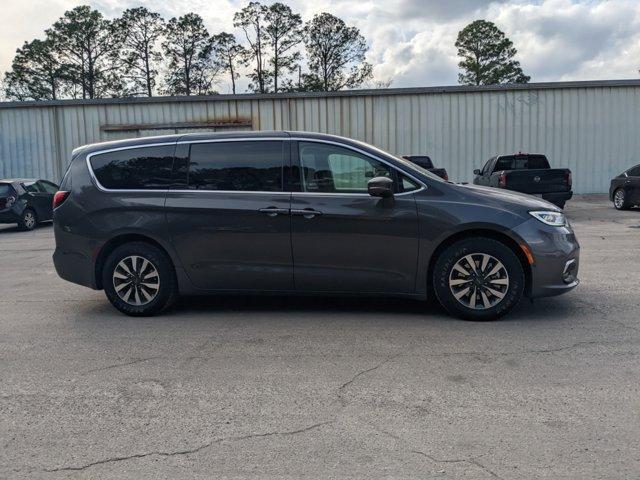 used 2022 Chrysler Pacifica Hybrid car, priced at $19,984