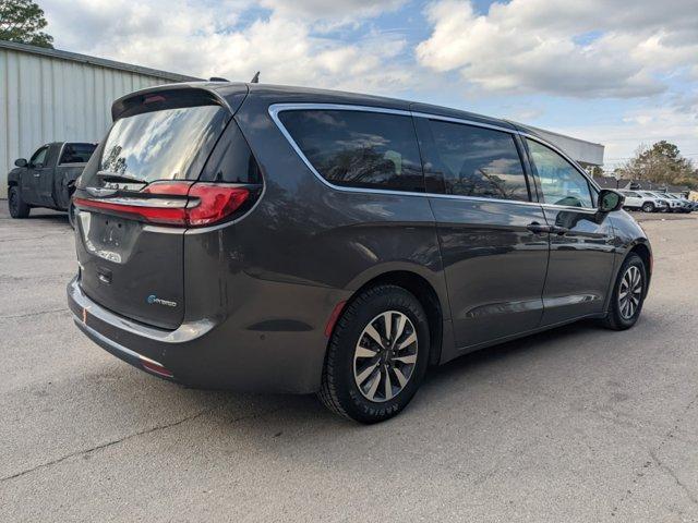 used 2022 Chrysler Pacifica Hybrid car, priced at $19,984