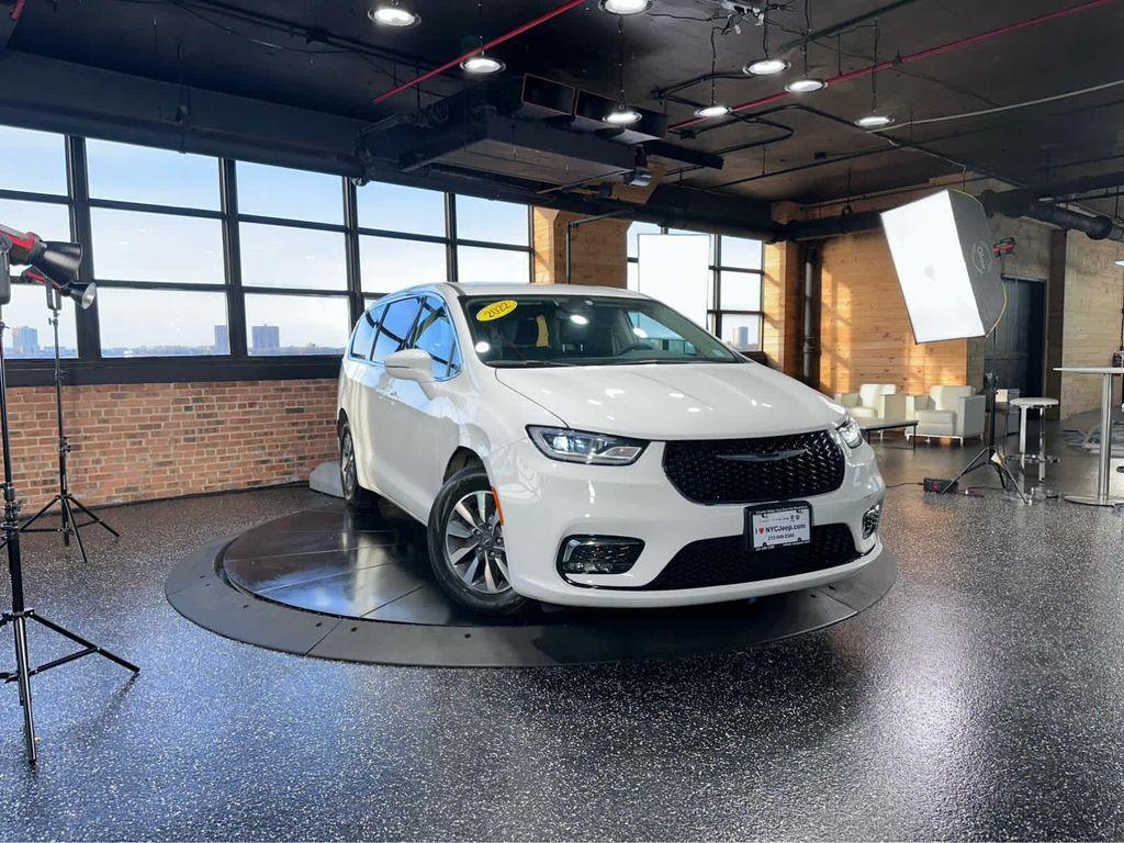 used 2022 Chrysler Pacifica Hybrid car, priced at $28,900