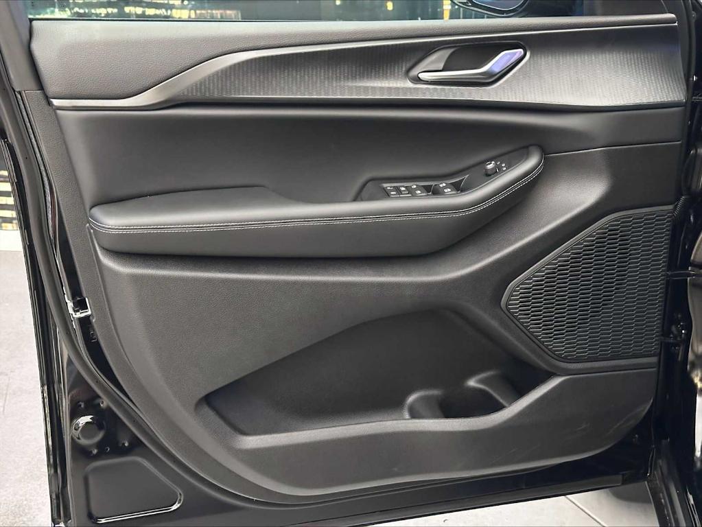 new 2025 Jeep Grand Cherokee car, priced at $44,480