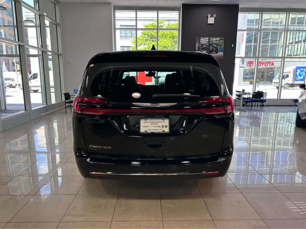 new 2025 Chrysler Pacifica car, priced at $44,627