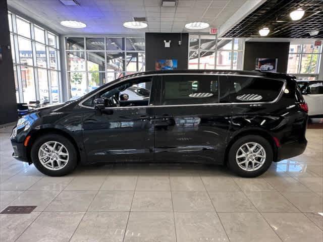 new 2025 Chrysler Pacifica car, priced at $44,627