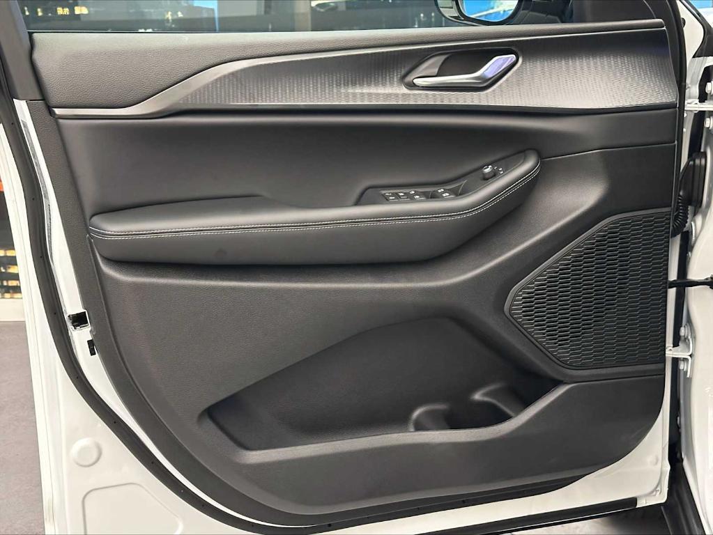 new 2025 Jeep Grand Cherokee car, priced at $44,310