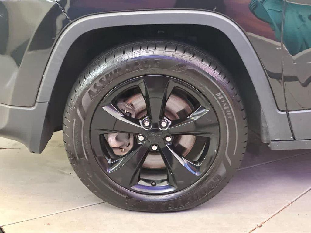 used 2015 Jeep Cherokee car, priced at $9,200