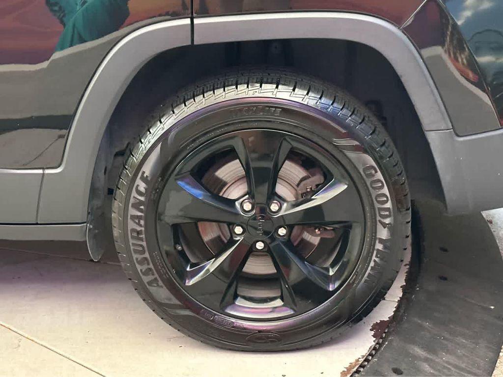 used 2015 Jeep Cherokee car, priced at $9,200