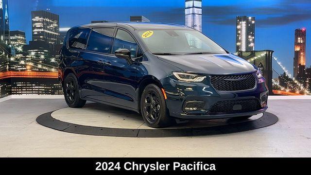 new 2024 Chrysler Pacifica Hybrid car, priced at $55,625