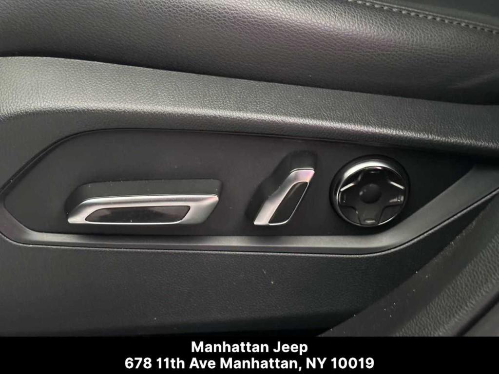 used 2023 Acura RDX car, priced at $36,900