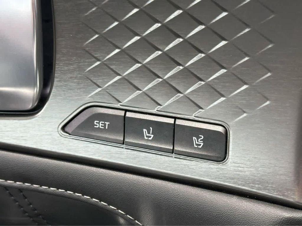 used 2023 Kia Sorento car, priced at $31,800