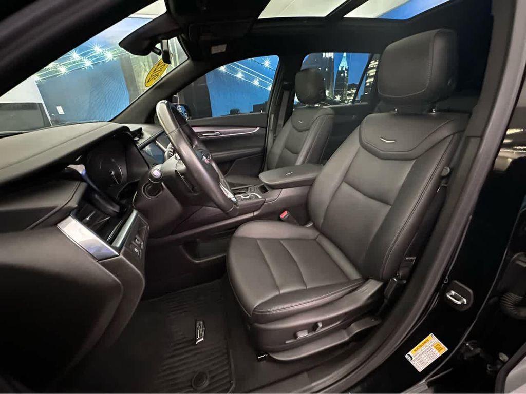 used 2022 Cadillac XT6 car, priced at $34,600
