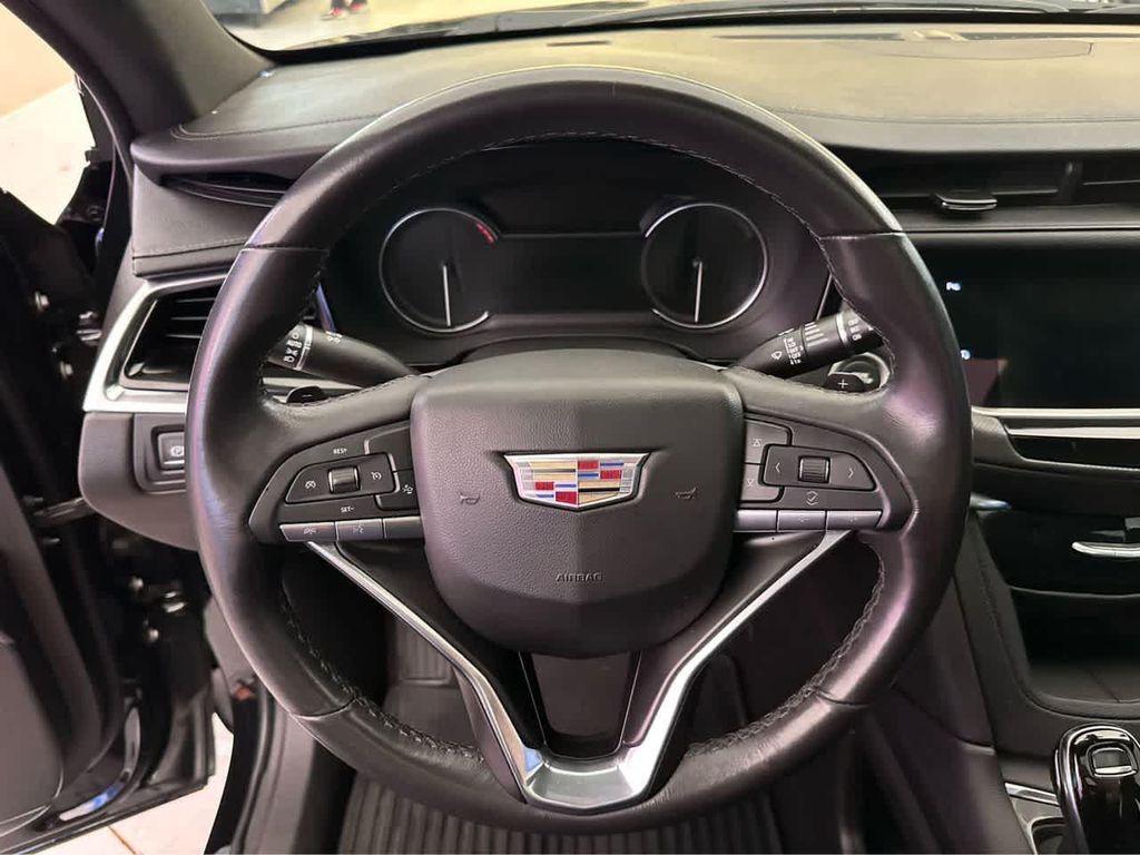 used 2022 Cadillac XT6 car, priced at $34,600