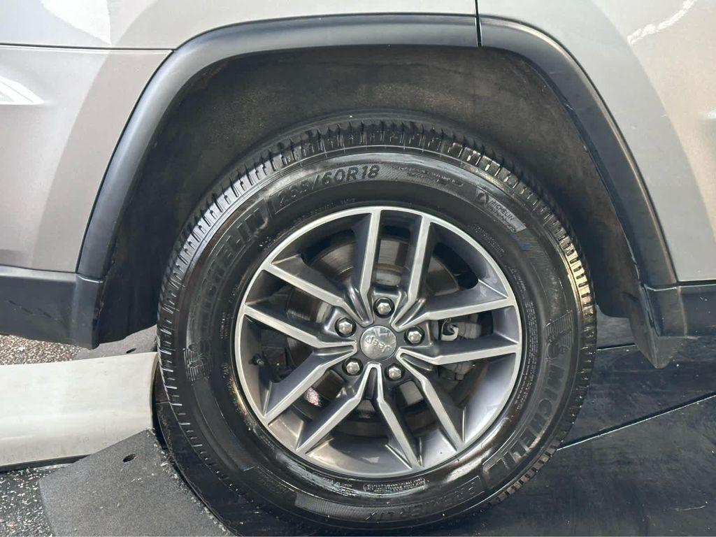 used 2017 Jeep Grand Cherokee car, priced at $14,900