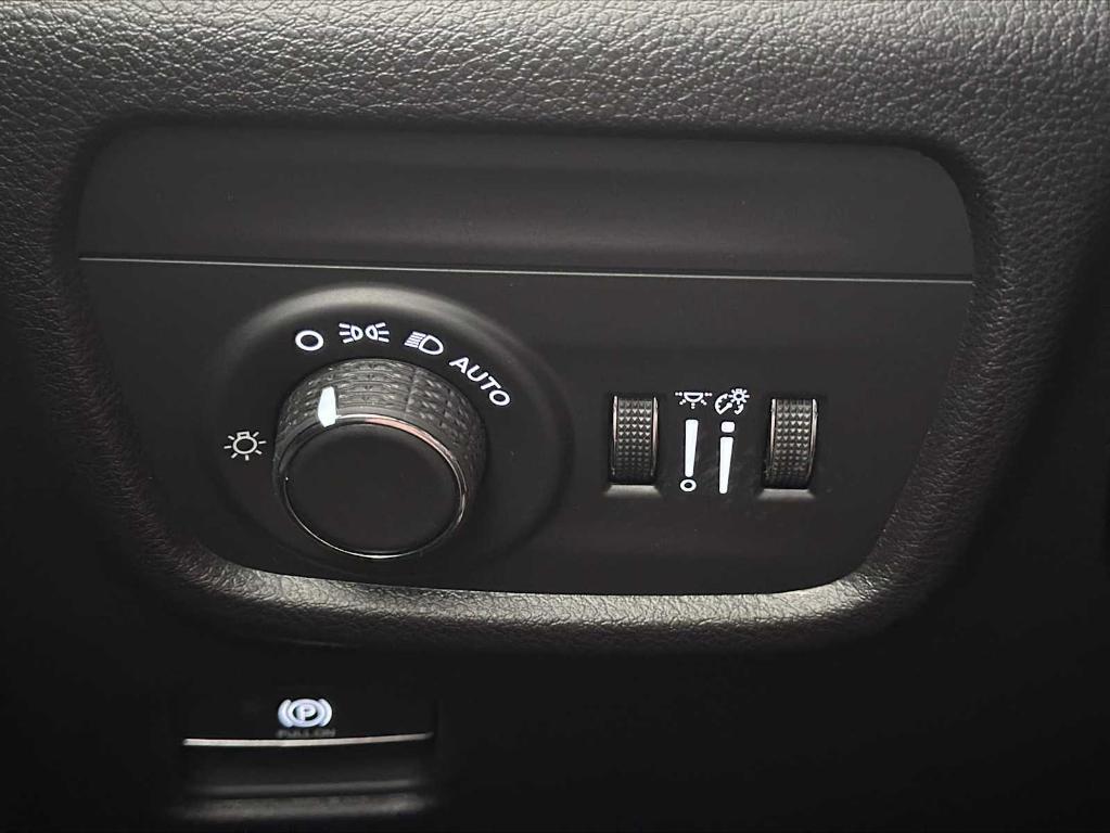 new 2025 Jeep Grand Cherokee car, priced at $44,905