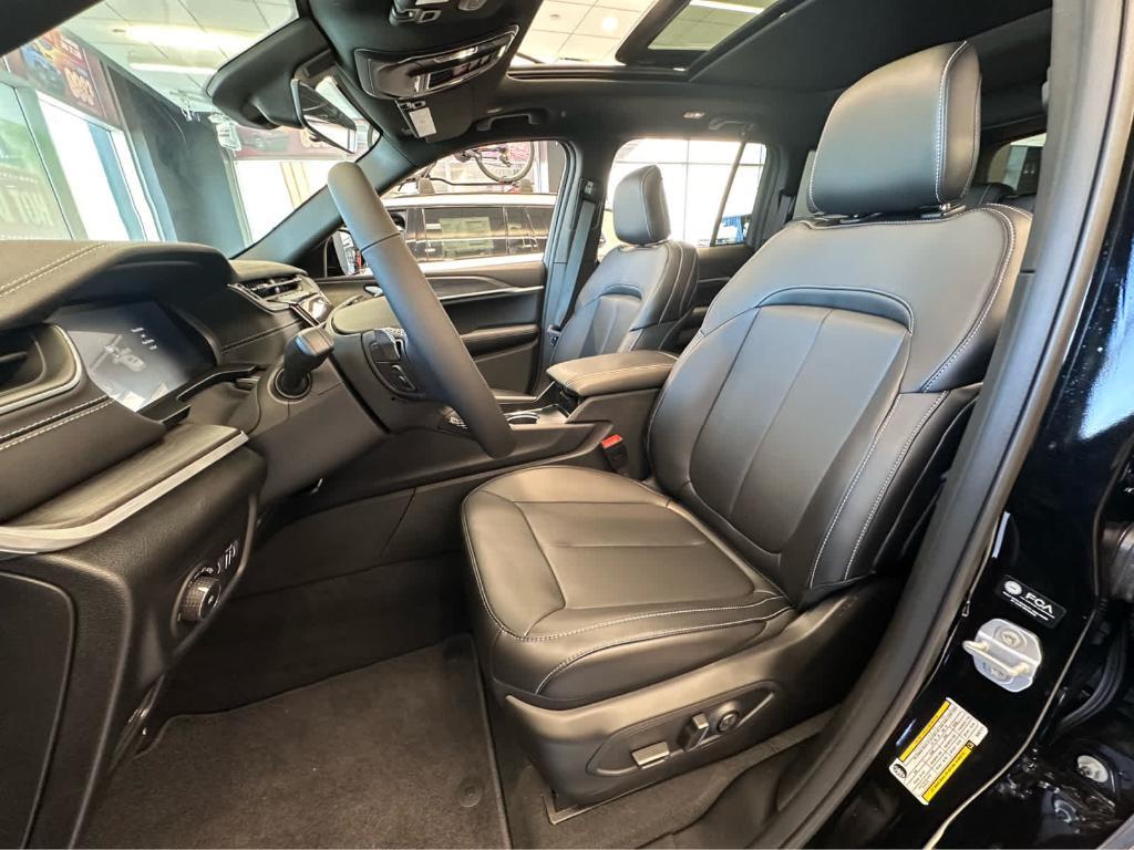 new 2025 Jeep Grand Cherokee car, priced at $48,185