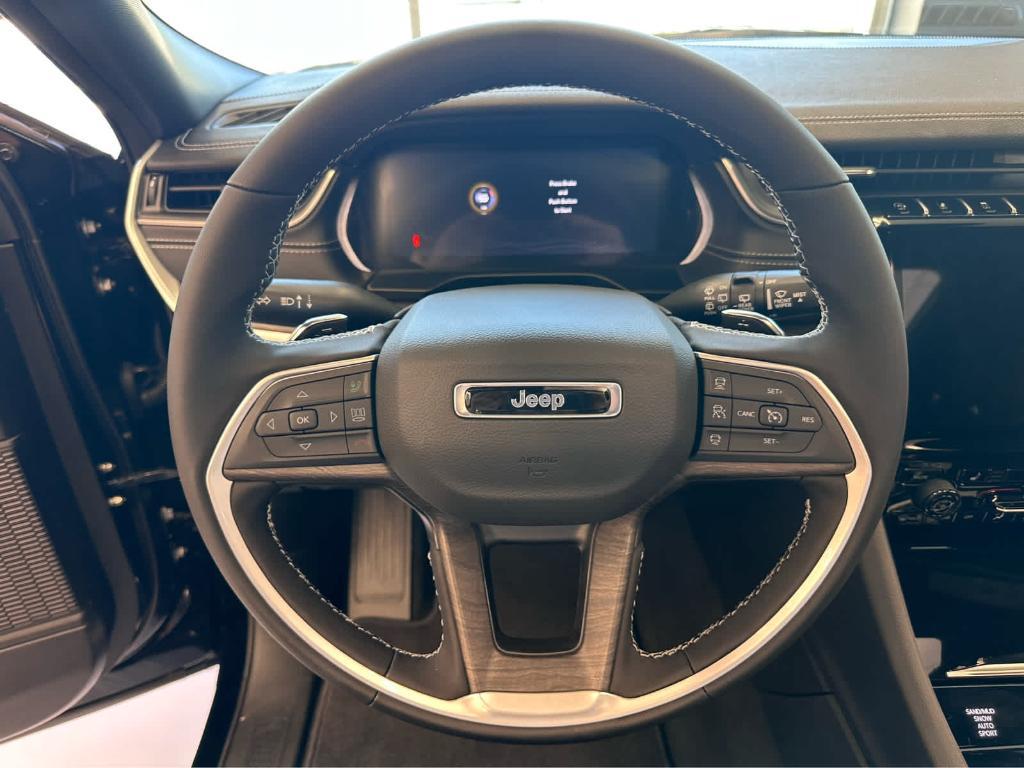new 2025 Jeep Grand Cherokee car, priced at $48,185
