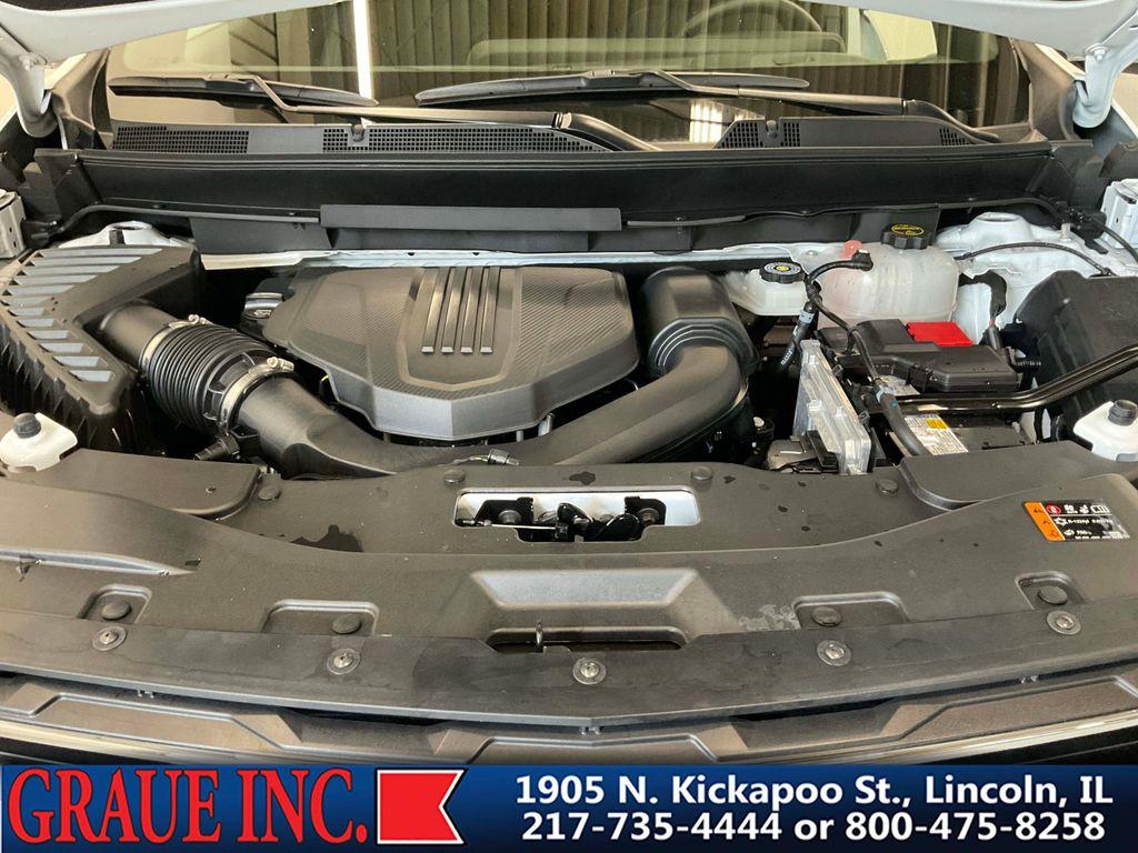 used 2025 Chevrolet Traverse car, priced at $37,897