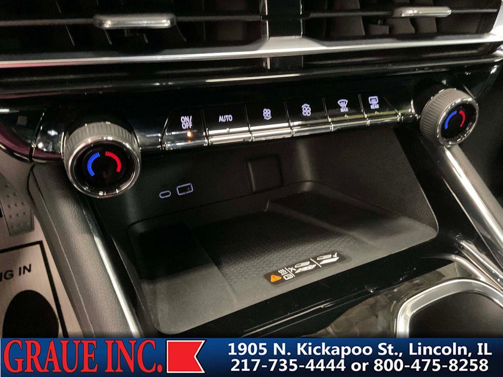 used 2025 Chevrolet Traverse car, priced at $37,897