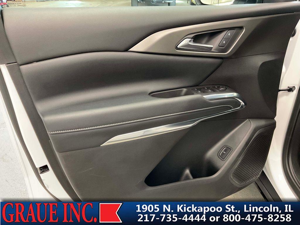 used 2025 Chevrolet Traverse car, priced at $37,897