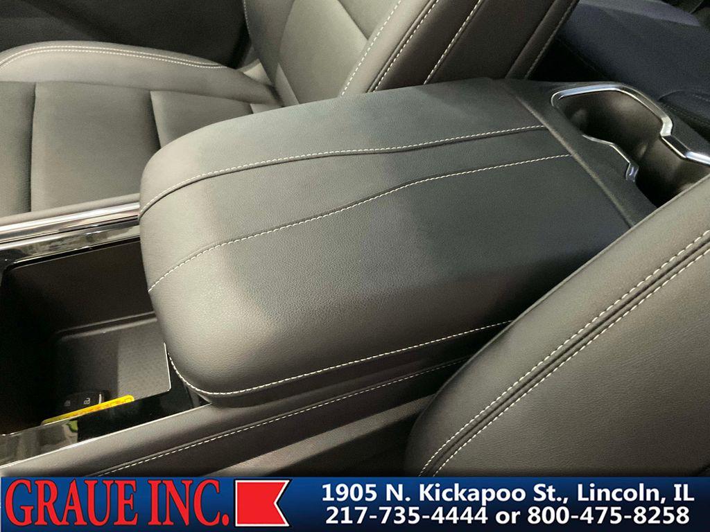 used 2025 Chevrolet Traverse car, priced at $37,897