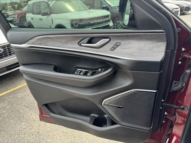 used 2022 Jeep Grand Cherokee car, priced at $39,885