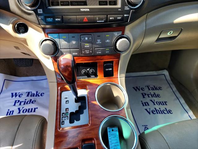used 2009 Toyota Highlander car, priced at $10,500
