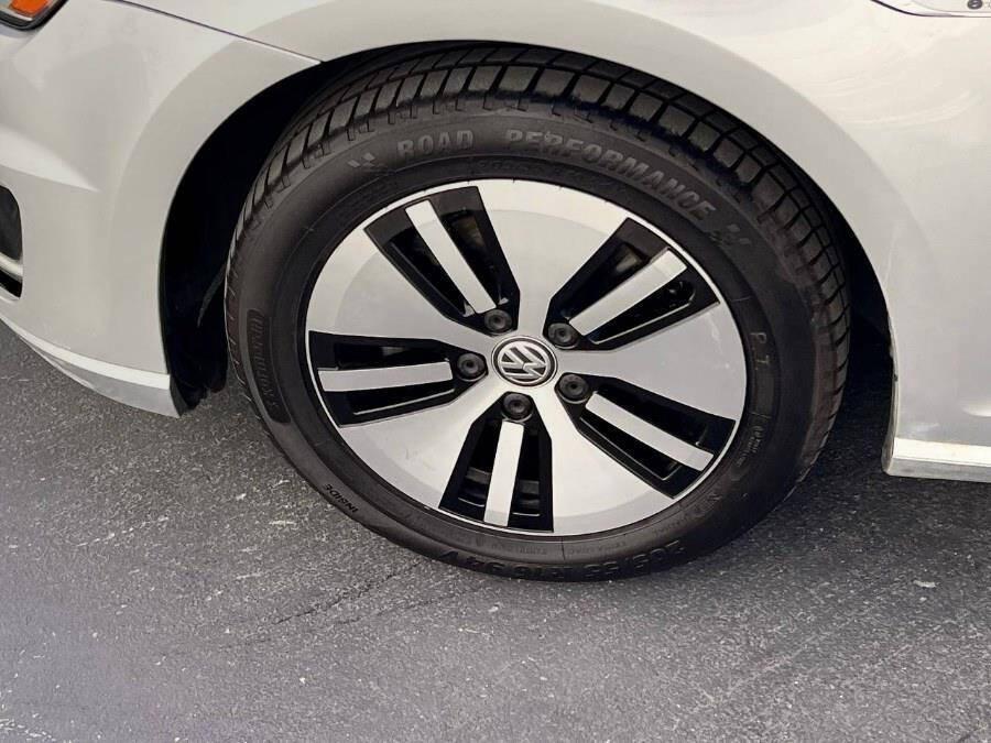 used 2016 Volkswagen e-Golf car, priced at $9,495