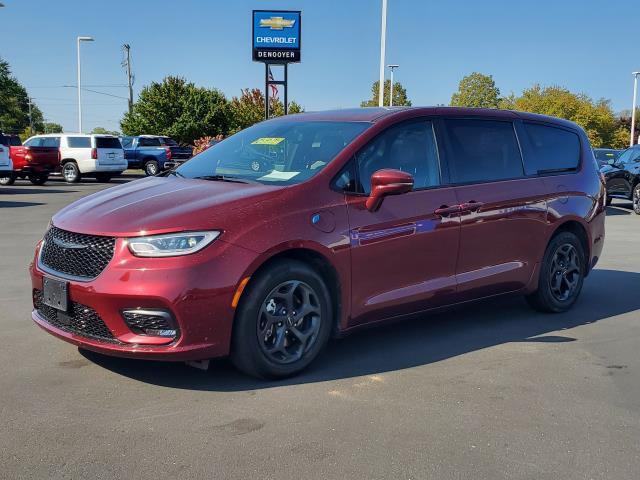 used 2022 Chrysler Pacifica Hybrid car, priced at $27,600