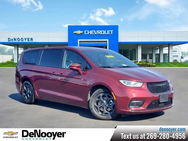 used 2022 Chrysler Pacifica Hybrid car, priced at $27,600