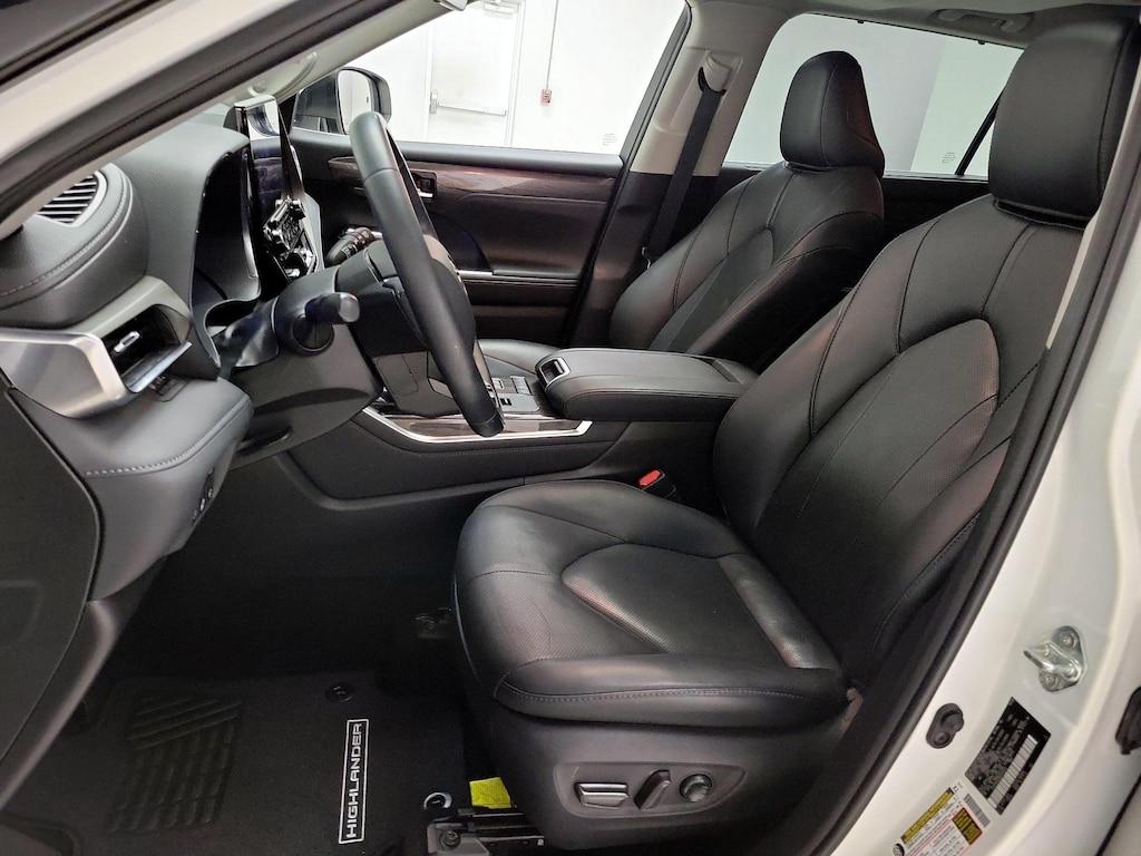 used 2021 Toyota Highlander Hybrid car, priced at $39,998