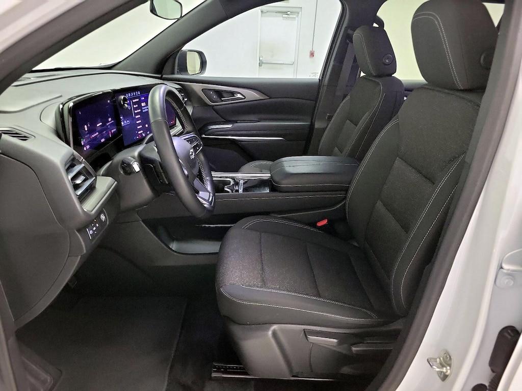 used 2024 Chevrolet Traverse car, priced at $34,998