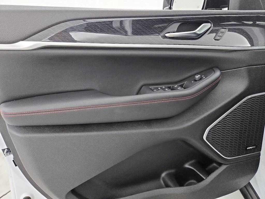 used 2022 Jeep Grand Cherokee car, priced at $40,998