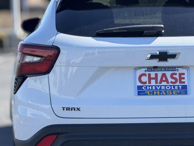 new 2025 Chevrolet Trax car, priced at $26,715