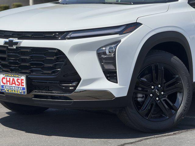 new 2025 Chevrolet Trax car, priced at $27,180