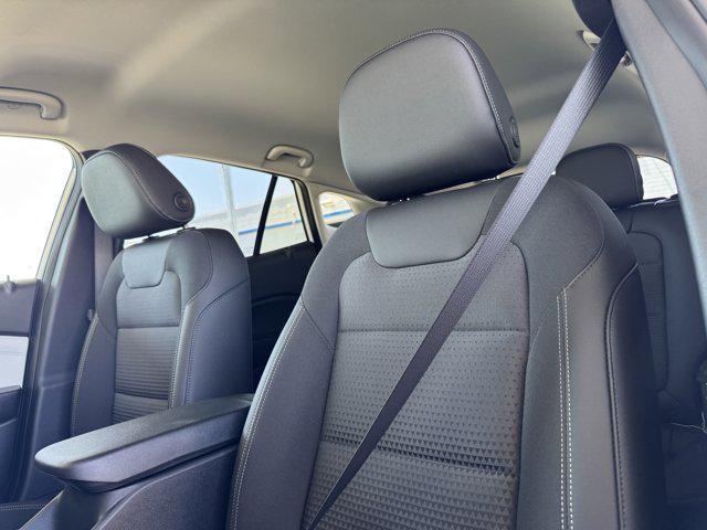 new 2025 Chevrolet Trax car, priced at $25,735