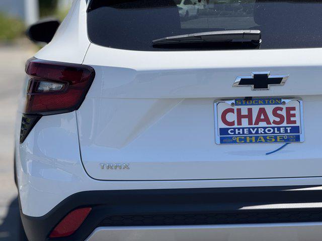 new 2025 Chevrolet Trax car, priced at $25,735