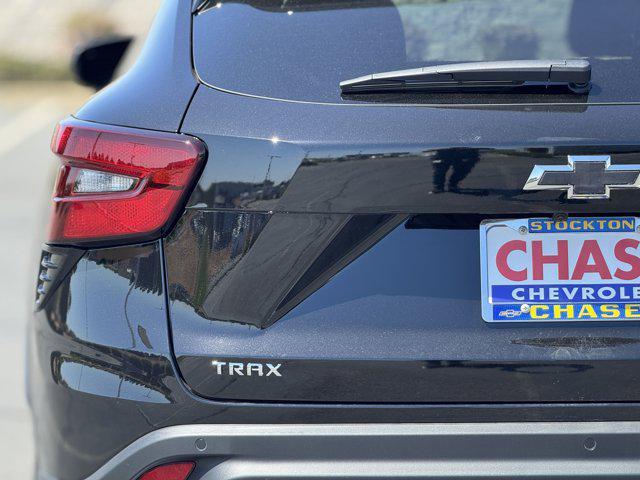 new 2025 Chevrolet Trax car, priced at $25,735