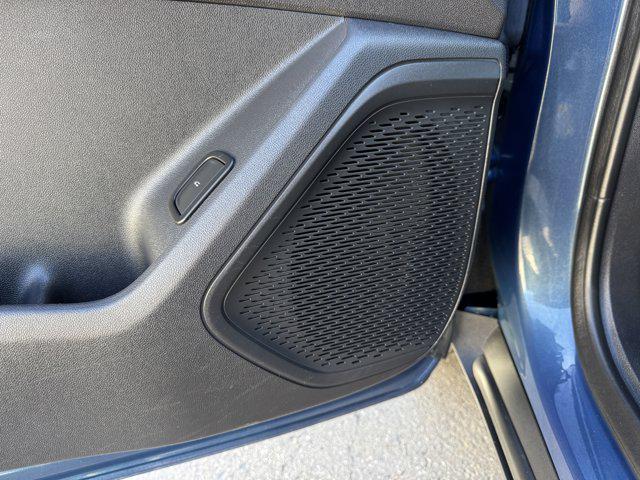 used 2025 Chevrolet Traverse car, priced at $42,988