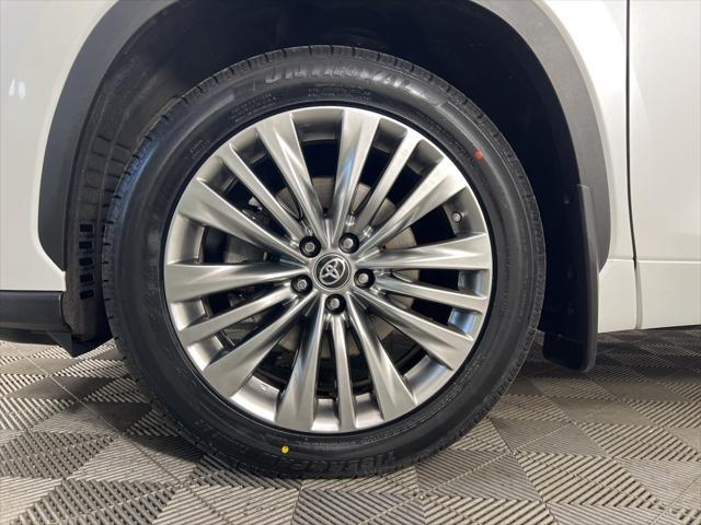 used 2024 Toyota Highlander car, priced at $50,224