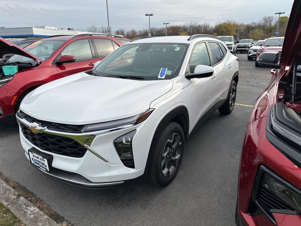 used 2025 Chevrolet Trax car, priced at $22,618