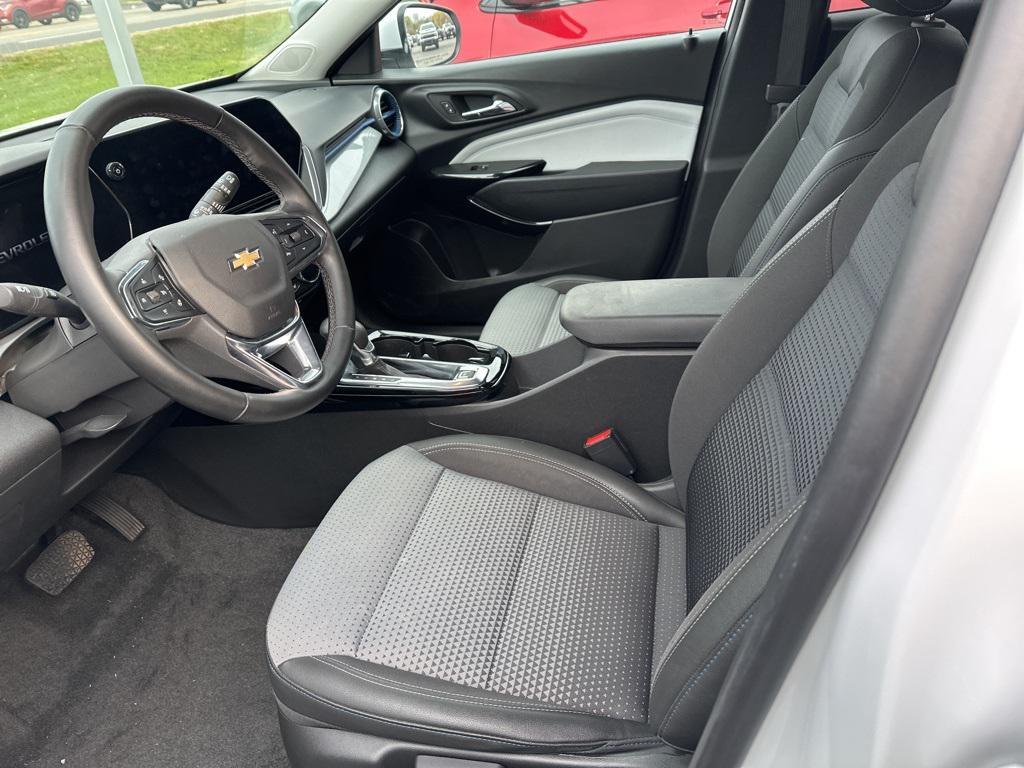 used 2025 Chevrolet Trax car, priced at $22,618