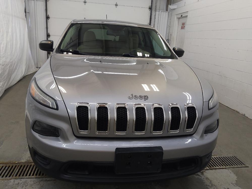 used 2016 Jeep Cherokee car, priced at $13,295