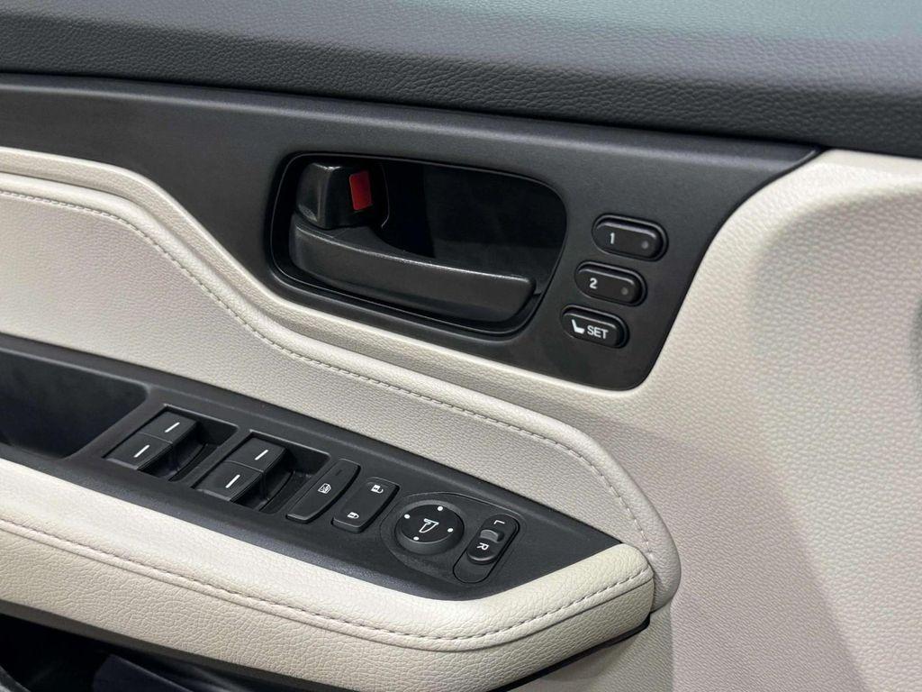 used 2025 Honda Odyssey car, priced at $35,499