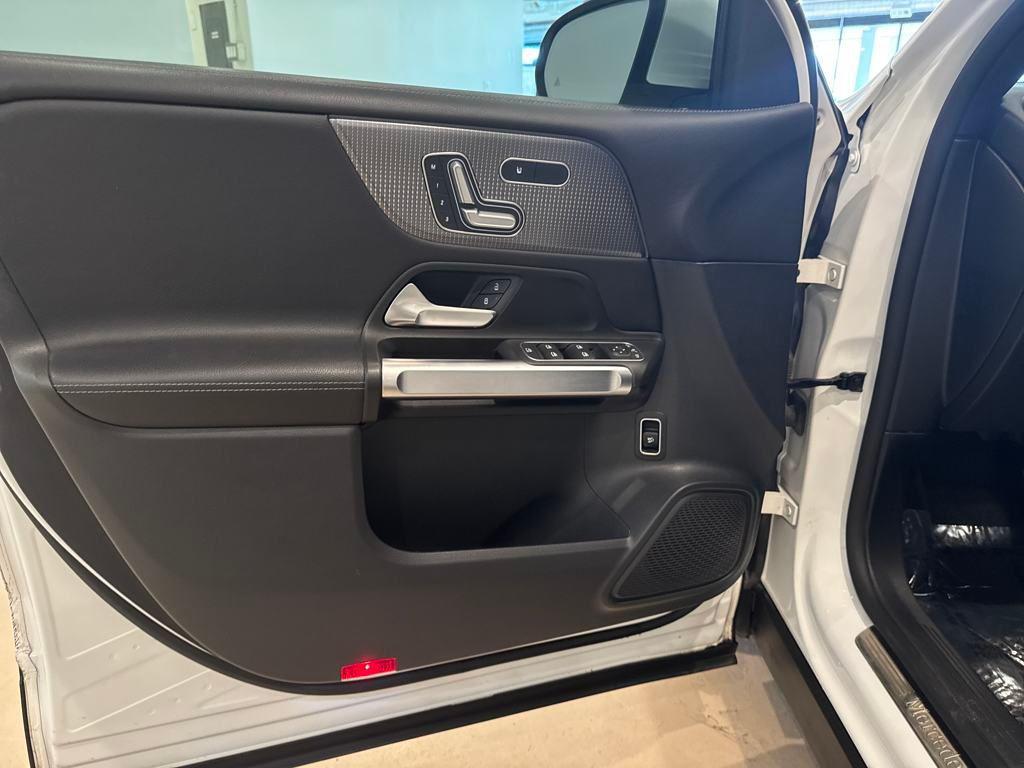 used 2022 Mercedes-Benz GLB 250 car, priced at $20,999