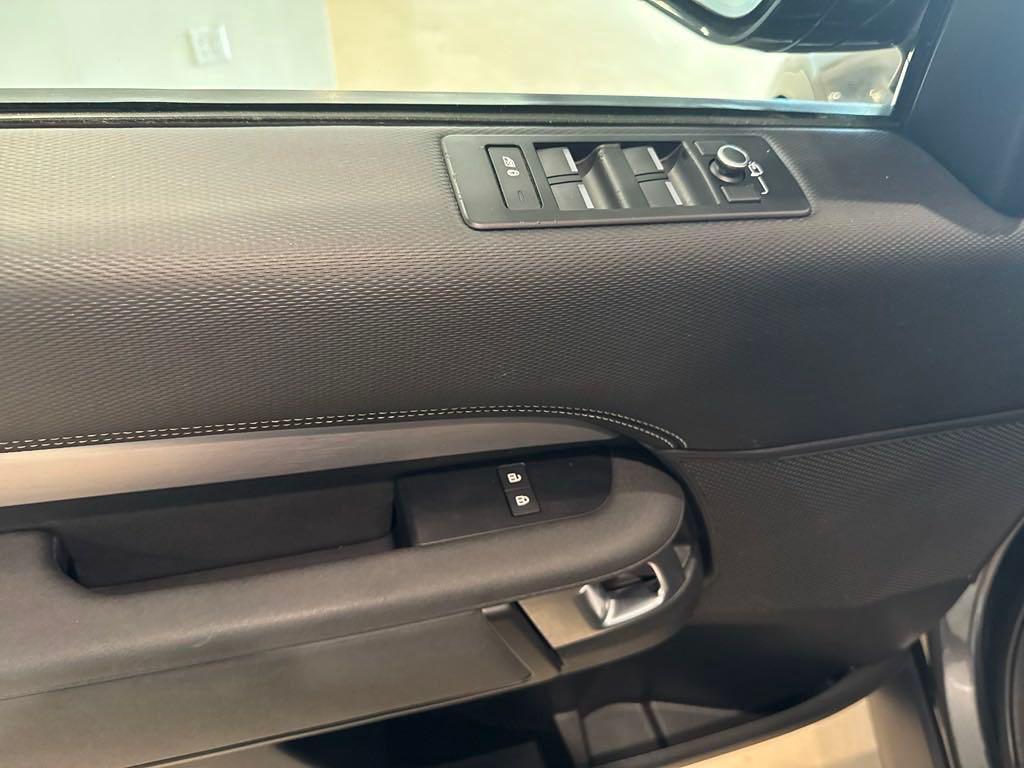 used 2022 Land Rover Discovery car, priced at $31,844