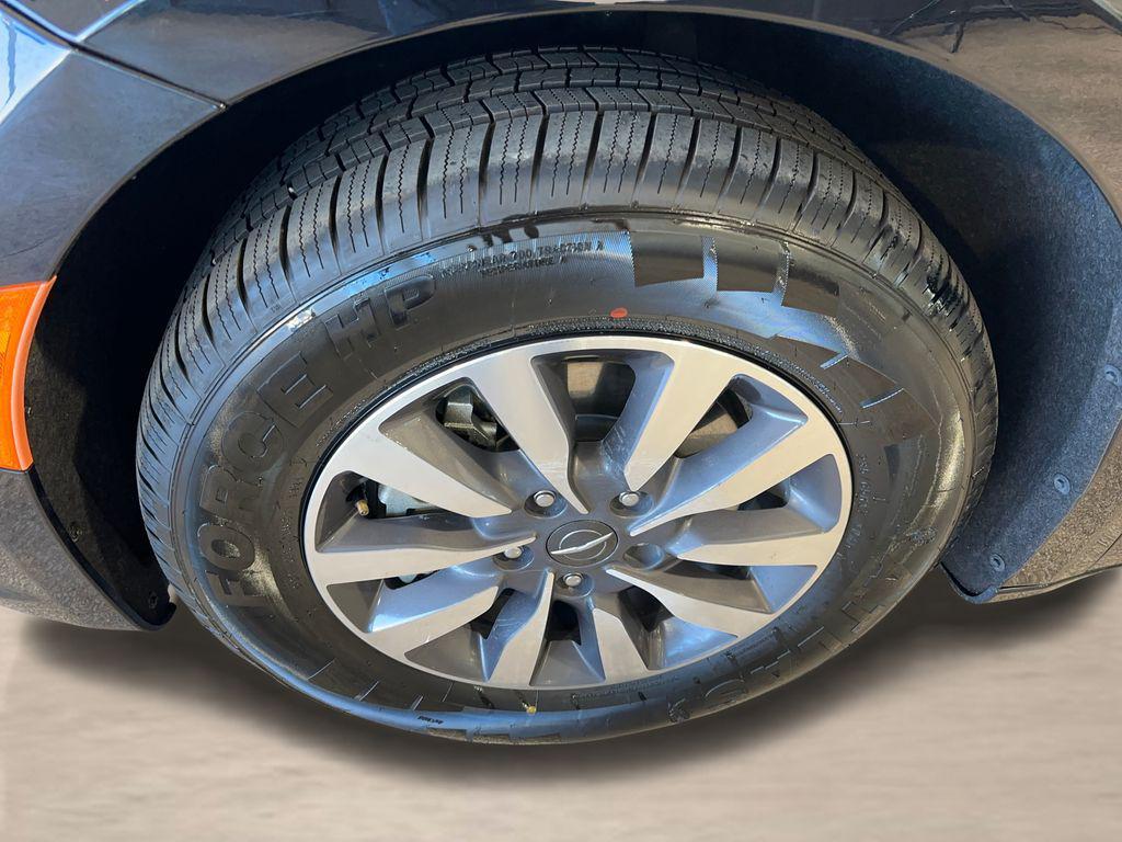 used 2024 Chrysler Pacifica Hybrid car, priced at $28,299