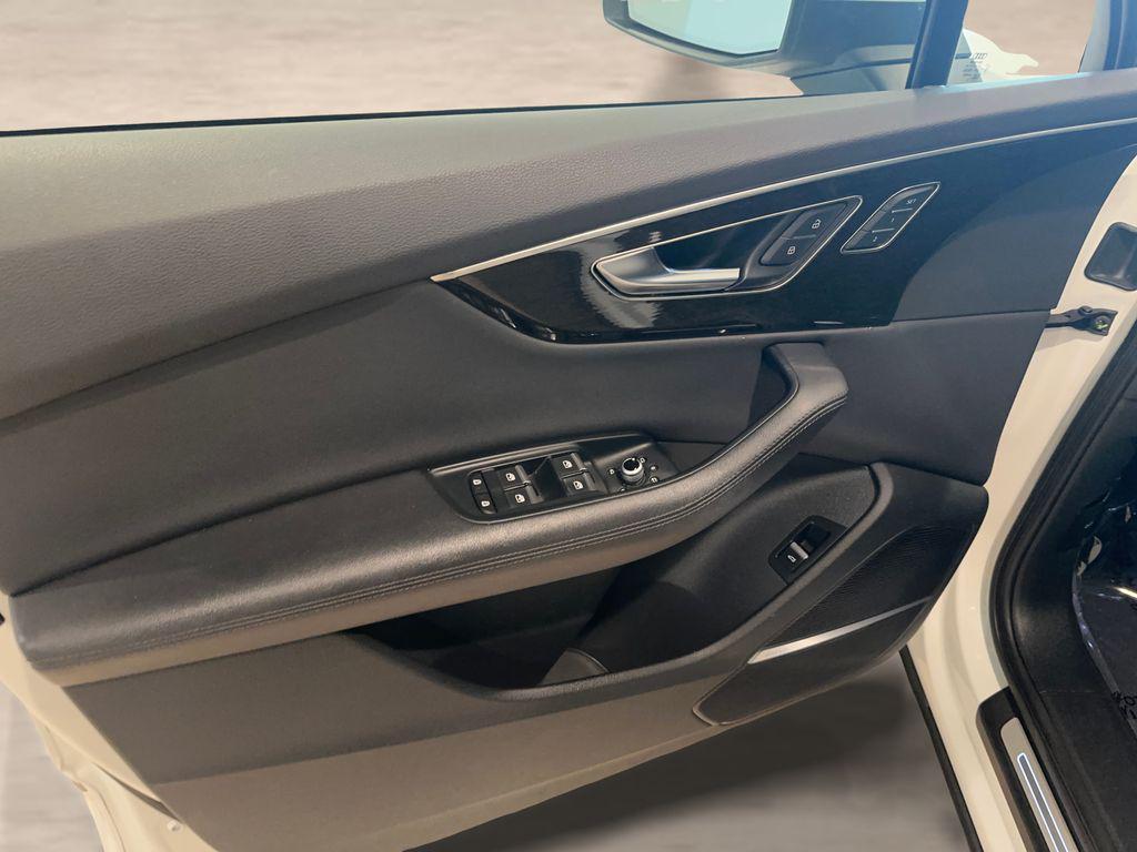 used 2023 Audi Q7 car, priced at $32,086