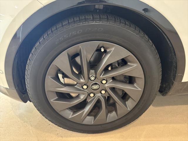 used 2022 Land Rover Discovery car, priced at $34,399